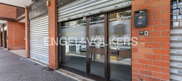 2 rooms Commercial property in Rome, Italy No. 63020 12