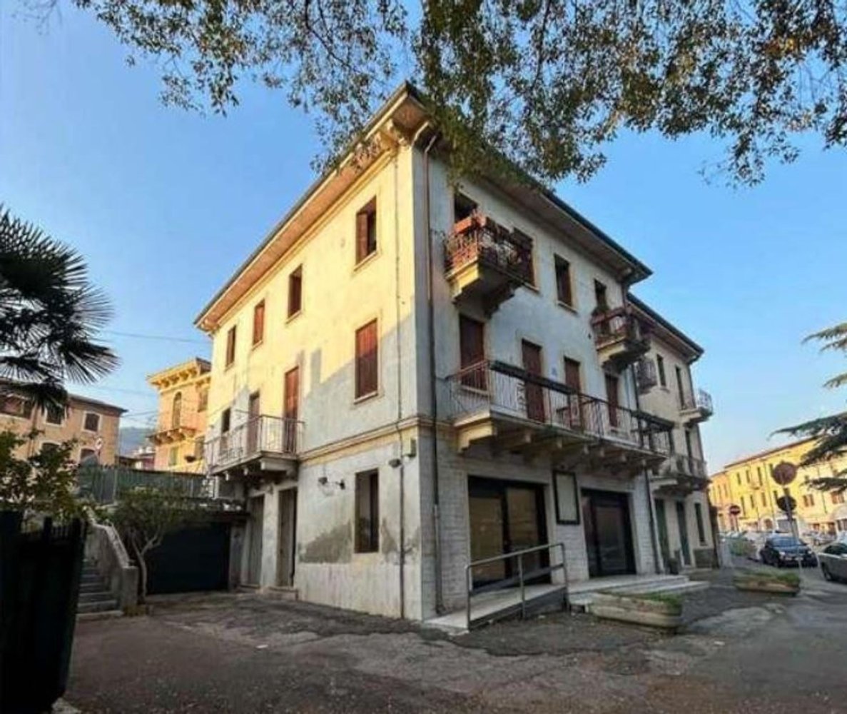 132m² Commercial property in Verona, Italy No. 396730