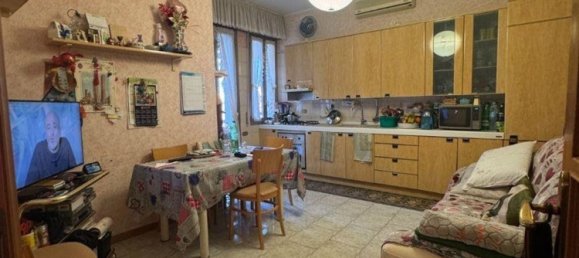 4 Schlafzimmer Wohnung in Bologna, Italy, Nr. 346746 2
