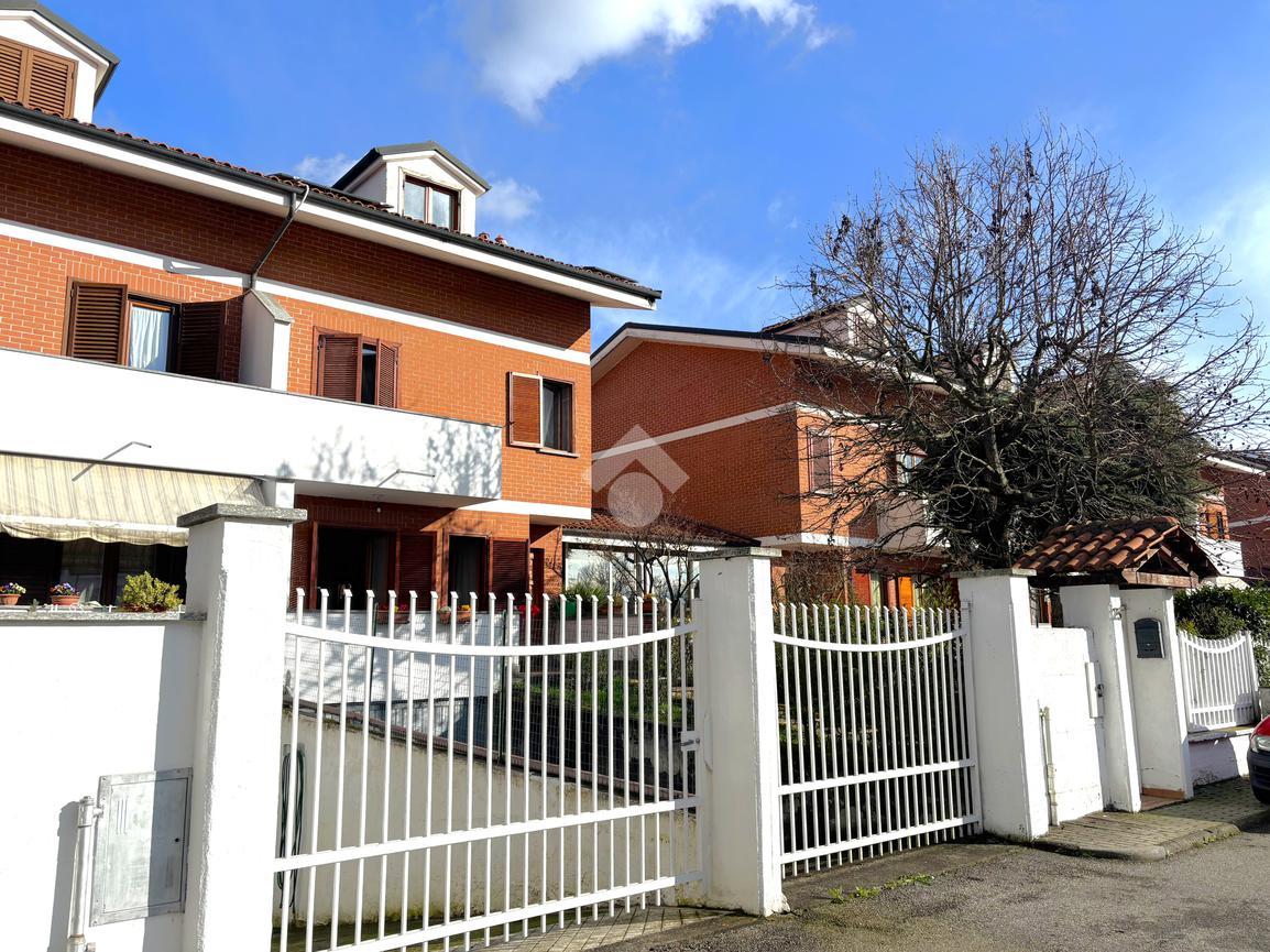 6 rooms House in Santena, Italy No. 129324