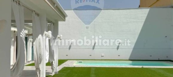 8 bedrooms House in Naples, Italy No. 317002 12