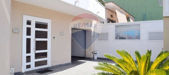 8 bedrooms House in Naples, Italy No. 317002 49