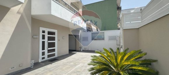 8 bedrooms House in Naples, Italy No. 317002 6