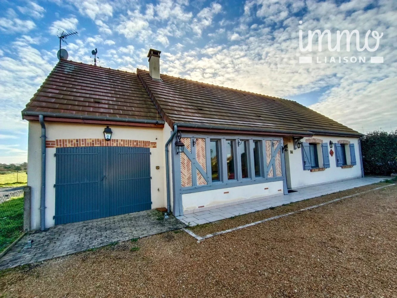Casa de 3 dormitorios en Sassay, France No. 40656