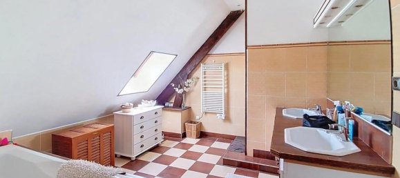 5 bedrooms House in Villecresnes, France No. 284221 3