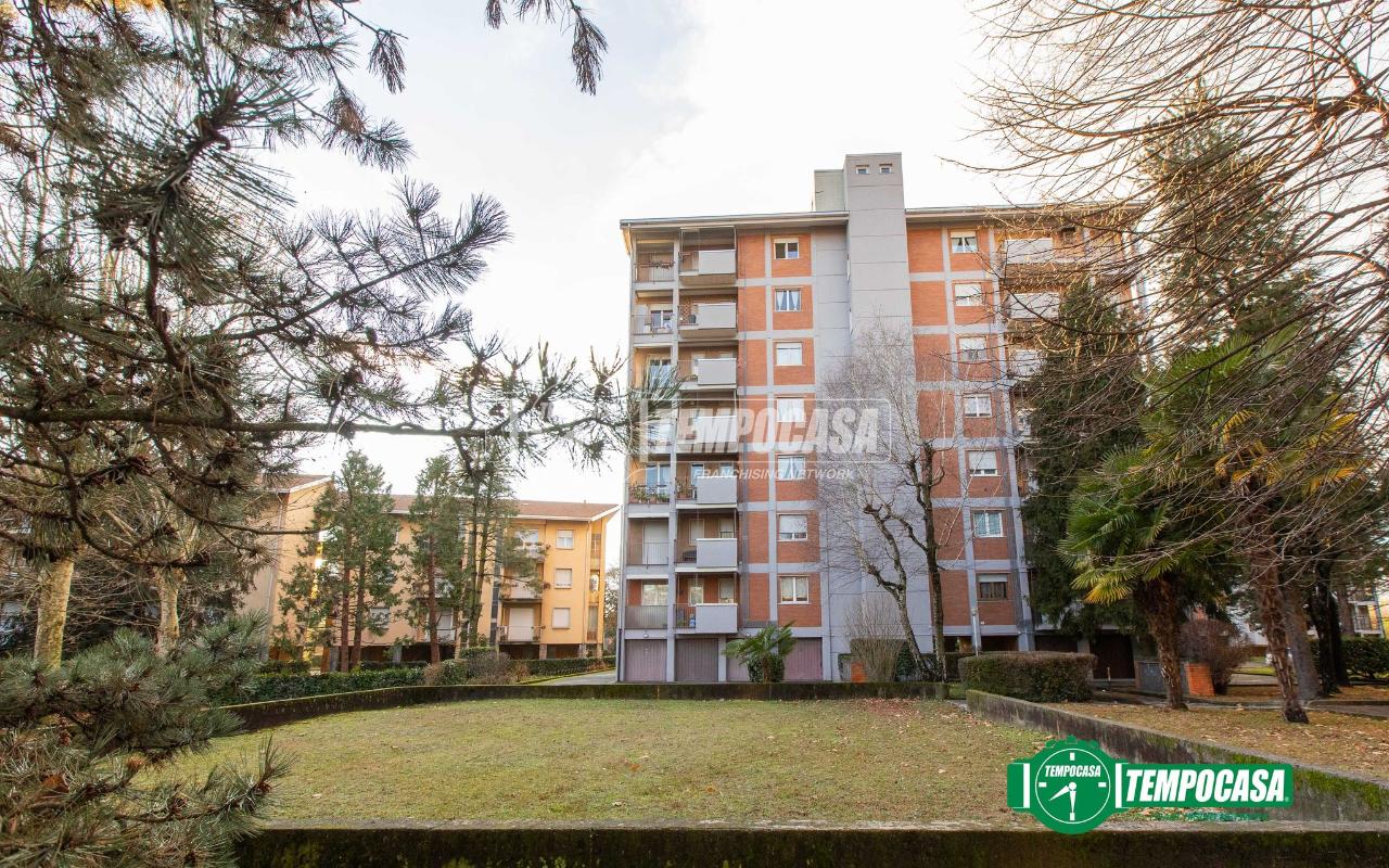 Apartamento de 4 habitaciónes en Busto Arsizio, Italy No. 139619