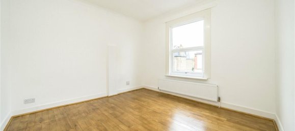2 bedrooms Apartment in London, United Kingdom No. 12952 4