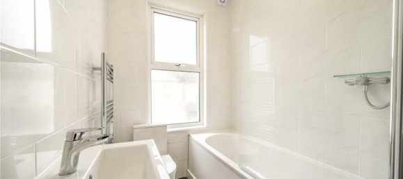 2 bedrooms Apartment in London, United Kingdom No. 12952 6