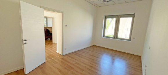 Oficina en Busto Arsizio, Italy 326 m² No. 74960 27