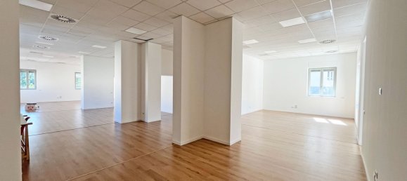 Oficina en Busto Arsizio, Italy 326 m² No. 74960 7