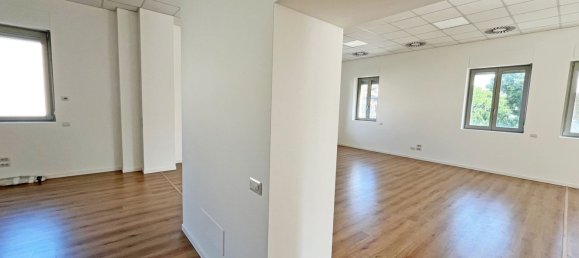 Oficina en Busto Arsizio, Italy 326 m² No. 74960 13