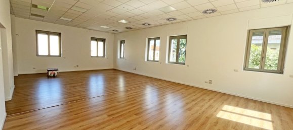 Oficina en Busto Arsizio, Italy 326 m² No. 74960 11