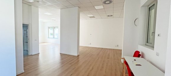Oficina en Busto Arsizio, Italy 326 m² No. 74960 15