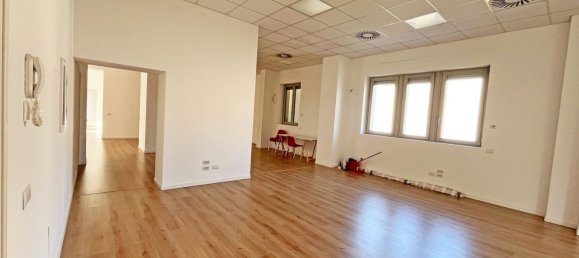 Oficina en Busto Arsizio, Italy 326 m² No. 74960 10