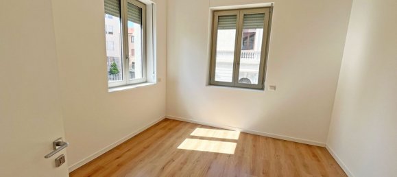 Oficina en Busto Arsizio, Italy 326 m² No. 74960 28