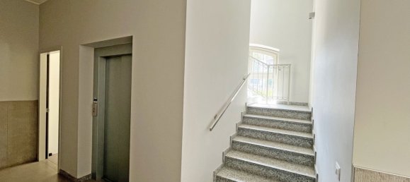 Oficina en Busto Arsizio, Italy 326 m² No. 74960 20