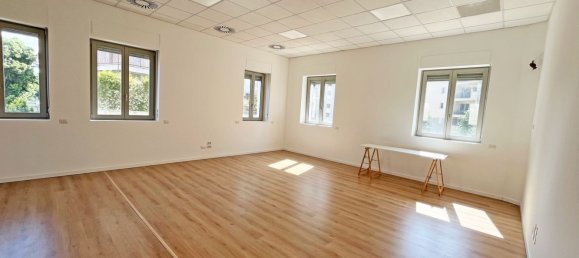 Oficina en Busto Arsizio, Italy 326 m² No. 74960 12