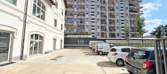 Oficina en Busto Arsizio, Italy 326 m² No. 74960 18