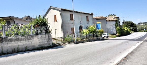 3 Schlafzimmer Haus in Castelfidardo, Italy, Nr. 104104 31