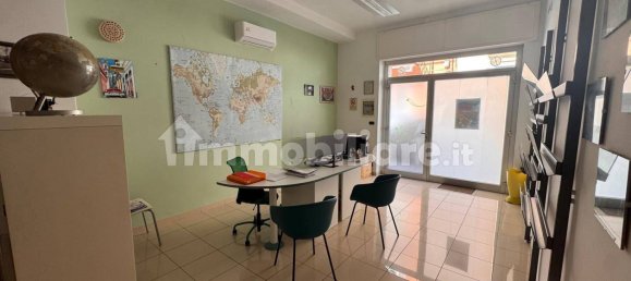 Propiedad comercial de 2 habitaciónes en Monopoli, Italy No. 329967 3