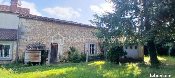 3 bedrooms Townhouse in Charente, France No. 300593 3