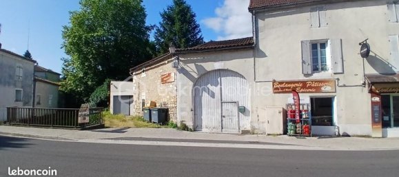 3 bedrooms Townhouse in Charente, France No. 300593 2