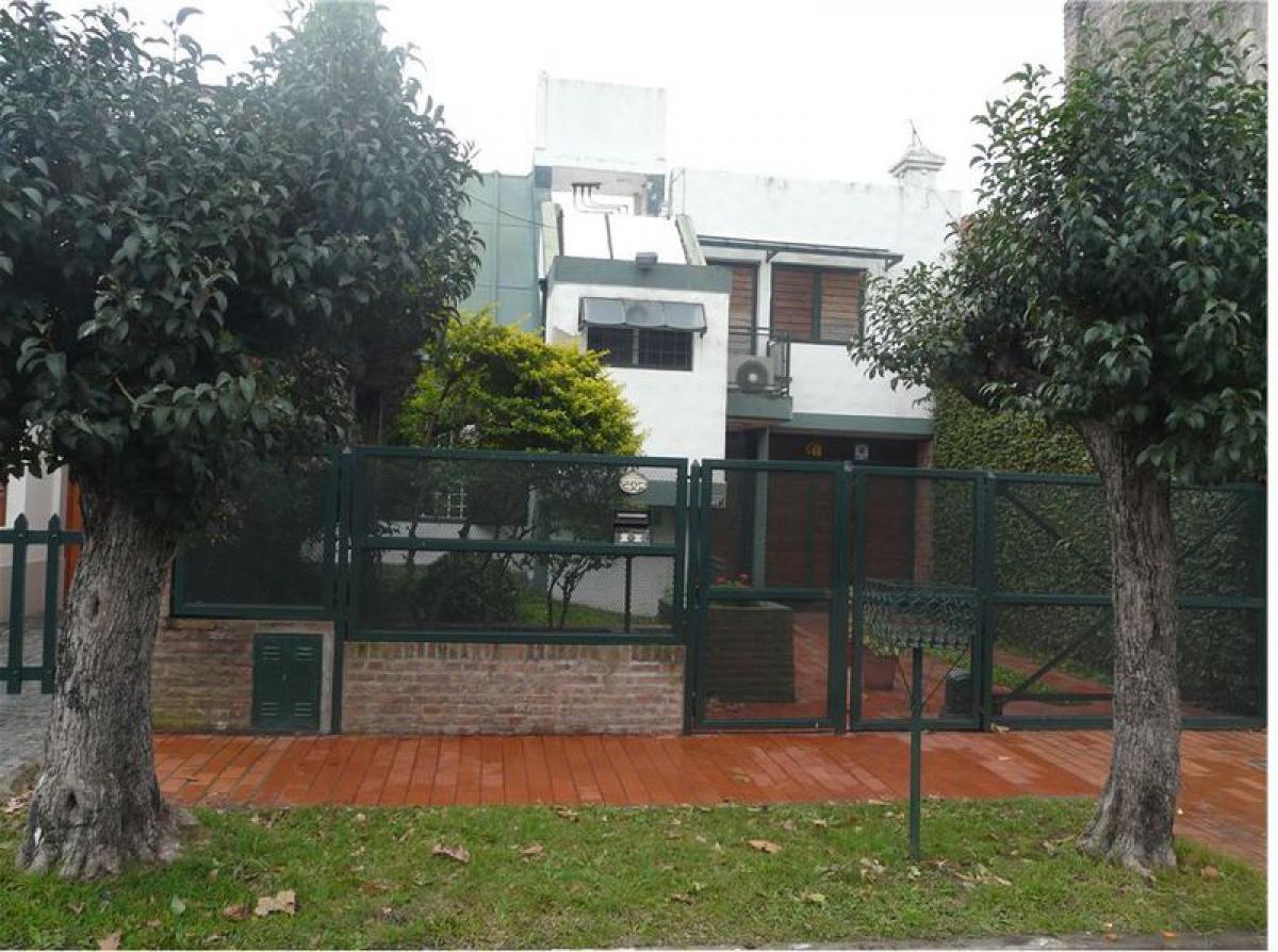 3 bedrooms House in Quilmes, Argentina No. 73930