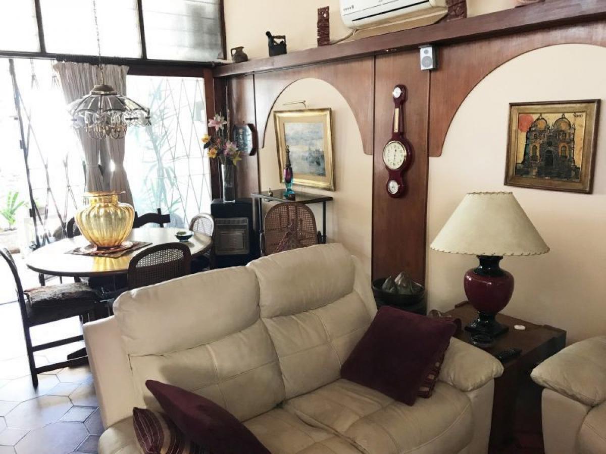 4 bedrooms House in Montevideo, Uruguay No. 2852