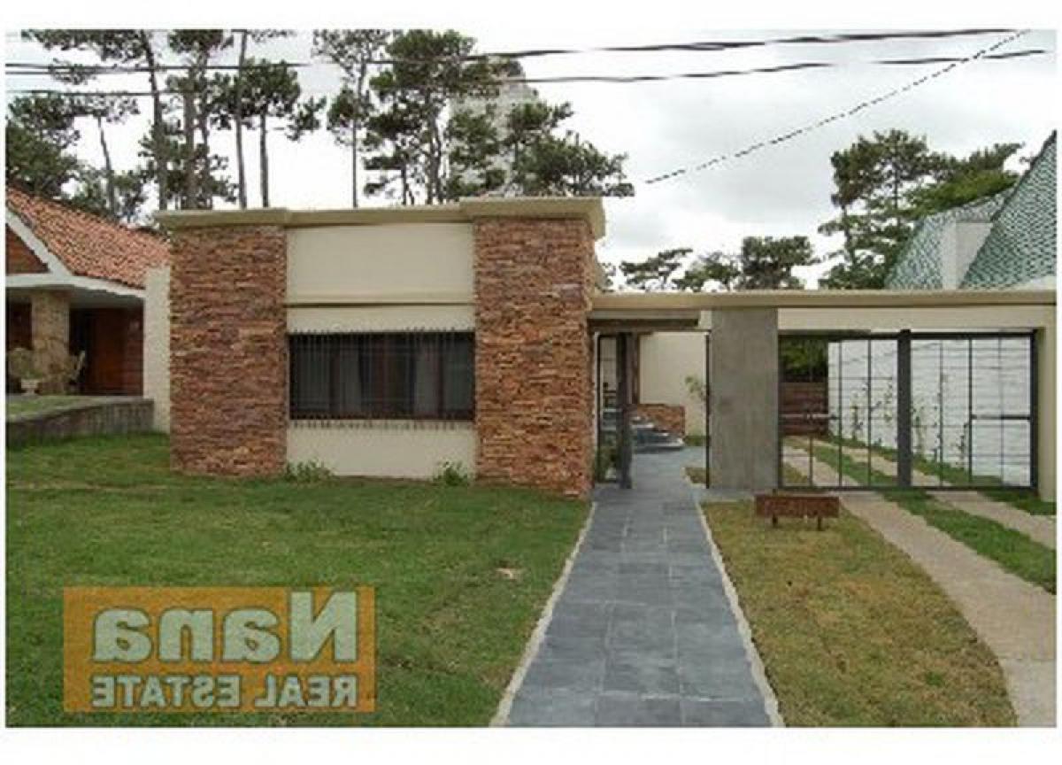 3 bedrooms House in Maldonado, Uruguay No. 6583