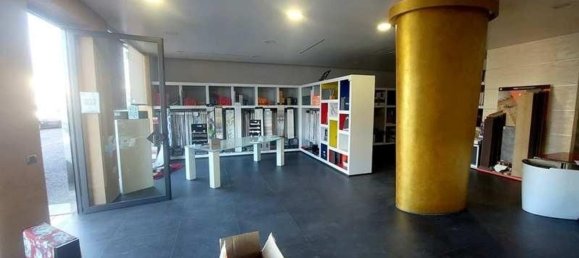 7-Zimmer Lagerhaus in Massa, Italy, Nr. 108711 2