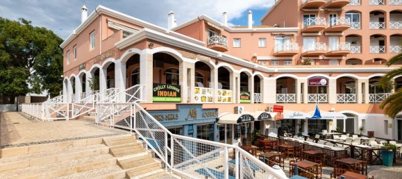 138m² Commercial property in Quarteira, Portugal No. 68013 12