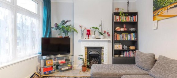 2 bedrooms Maisonette in London, United Kingdom No. 3591 2