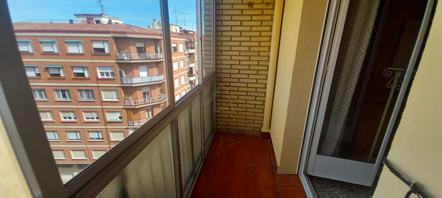 Apartamento de 3 dormitorios en Logroño, Spain No. 238776