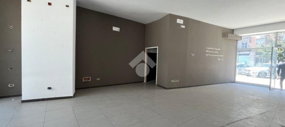 Propiedad comercial de 2 habitaciónes en Cosenza, Italy No. 41591 5