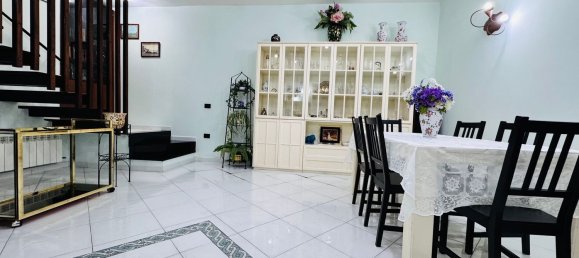 4 rooms Duplex in Naples, Italy No. 31521 2