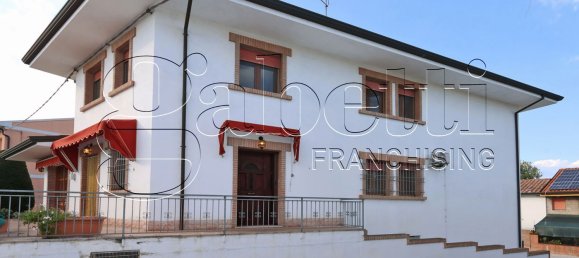 3 bedrooms House in Ferrara, Italy No. 319500 3