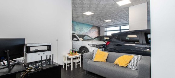 196m² Commercial property in Odivelas, Portugal No. 70693 10
