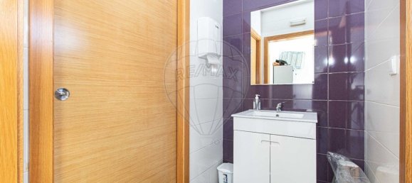 196m² Commercial property in Odivelas, Portugal No. 70693 14
