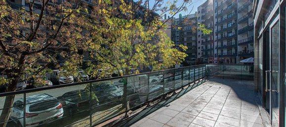 196m² Commercial property in Odivelas, Portugal No. 70693 2