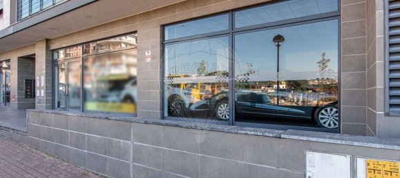 196m² Commercial property in Odivelas, Portugal No. 70693 18