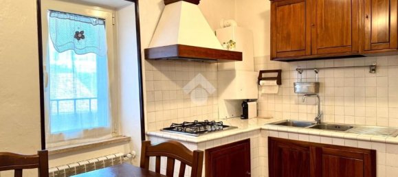 3 rooms Apartment in Caprarola, Italy No. 271184 3
