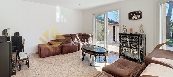 4 bedrooms Villa in Bourgoin-Jallieu, France No. 302356 4