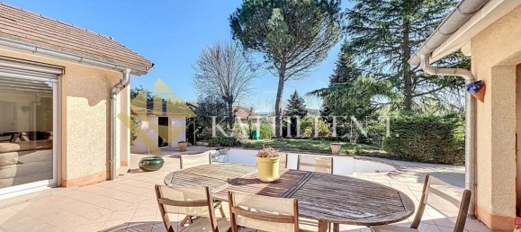 4 bedrooms Villa in Bourgoin-Jallieu, France No. 302356 2