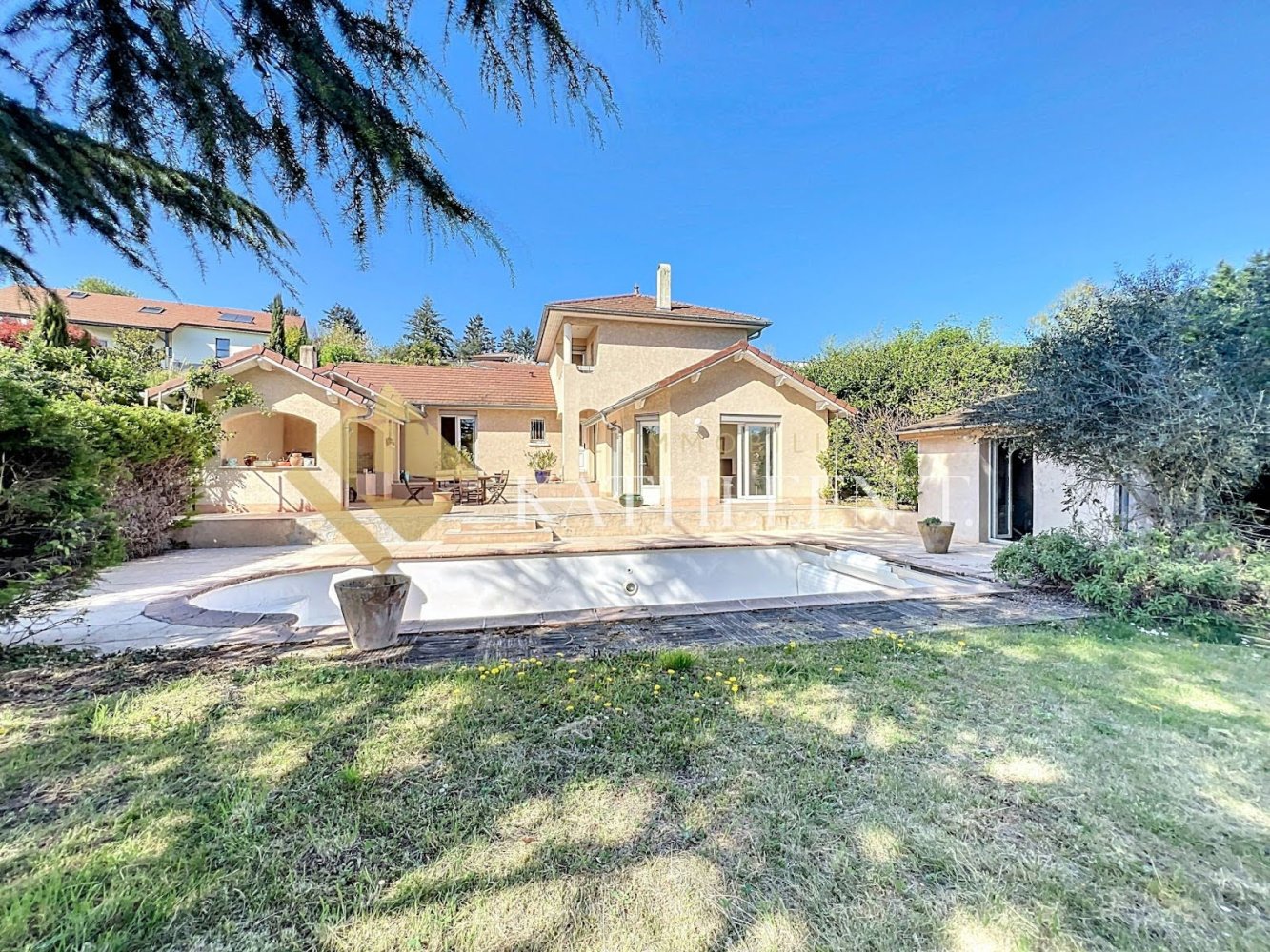 4 bedrooms Villa in Bourgoin-Jallieu, France No. 302356
