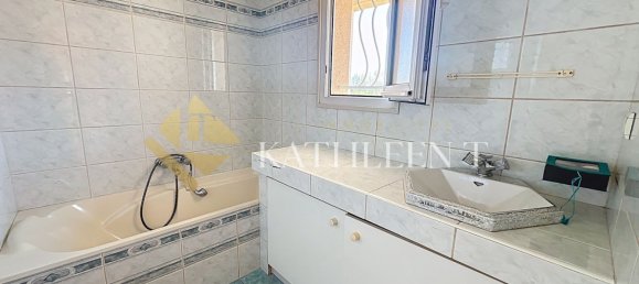 4 bedrooms Villa in Bourgoin-Jallieu, France No. 302356 14