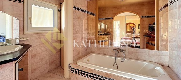 4 bedrooms Villa in Bourgoin-Jallieu, France No. 302356 11