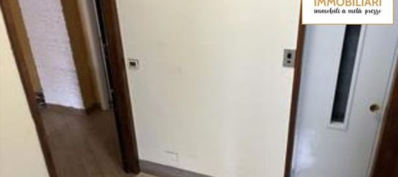 2-salle Appartement à Turin, Italy No. 50533 6