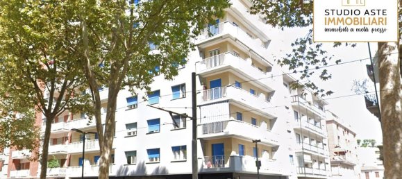 2-salle Appartement à Turin, Italy No. 50533 4