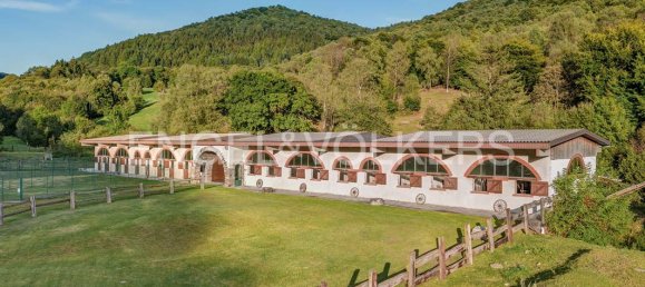 5 bedrooms House in Sormano, Italy No. 127846 2