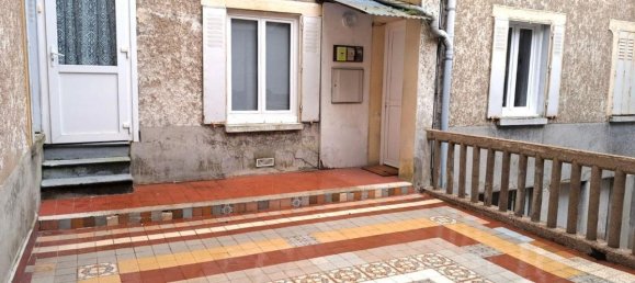 2 chambres Appartement à Orléans, France No. 153805 2